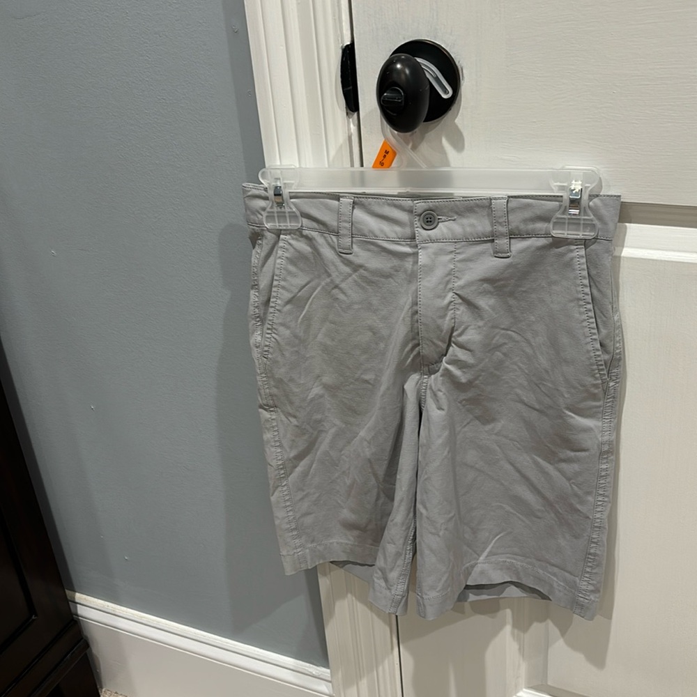 Grey vineyard vines performance shorts. Size 12